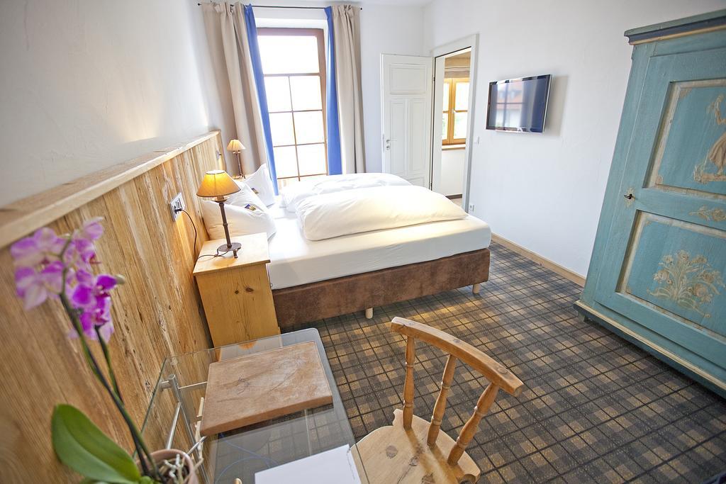 Die Post Landgasthof Aufkirchen Berg am Starnberger See Room photo