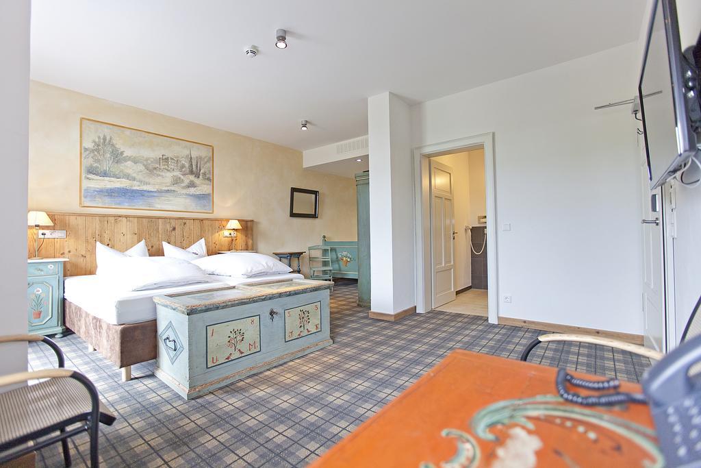Die Post Landgasthof Aufkirchen Berg am Starnberger See Room photo