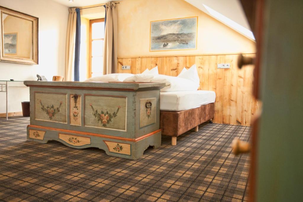 Die Post Landgasthof Aufkirchen Berg am Starnberger See Room photo